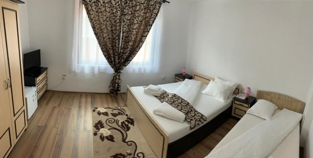 M Dey Hotel Viseu de Sus Exterior photo