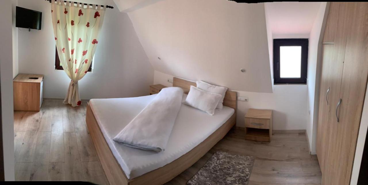 M Dey Hotel Viseu de Sus Exterior photo